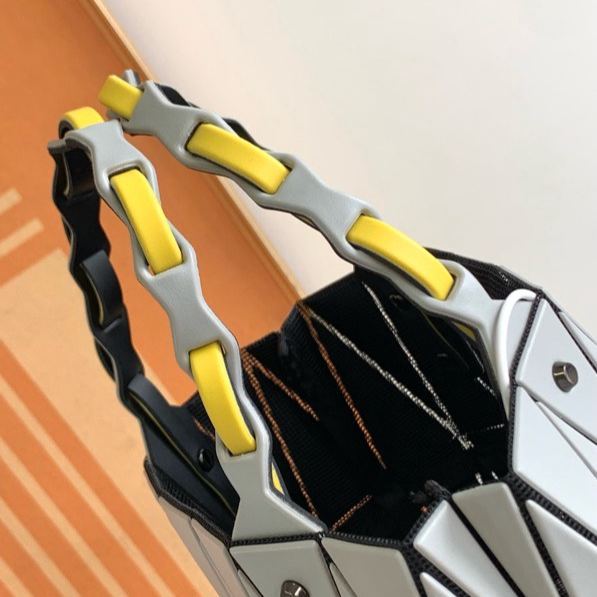 イッセイ・ミヤケ「Issey Miyake」限定カラー ベジタブルバスケットバッグ