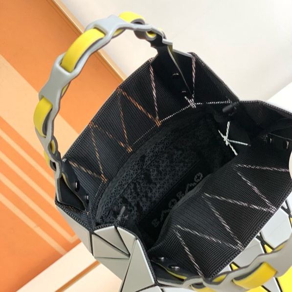 イッセイ・ミヤケ「Issey Miyake」限定カラー ベジタブルバスケットバッグ