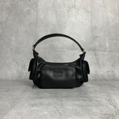 ミュウミュウ「Miu Miu」Matelassé バイカー バッグ