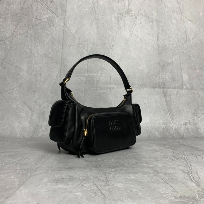 ミュウミュウ「Miu Miu」Matelassé バイカー バッグ