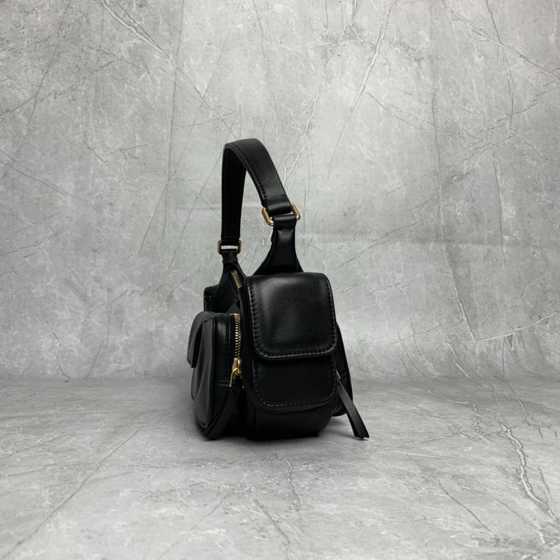 ミュウミュウ「Miu Miu」Matelassé バイカー バッグ