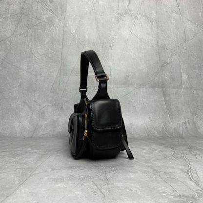 ミュウミュウ「Miu Miu」Matelassé バイカー バッグ