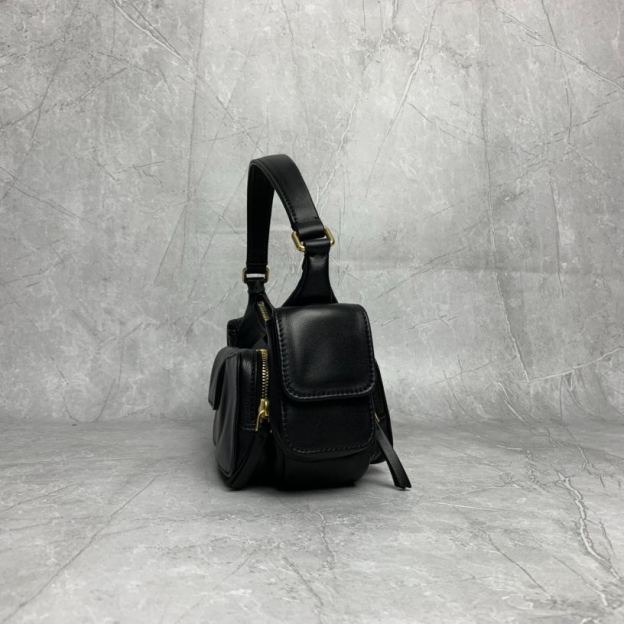 ミュウミュウ「Miu Miu」Matelassé バイカー バッグ