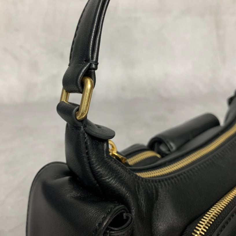 ミュウミュウ「Miu Miu」Matelassé バイカー バッグ