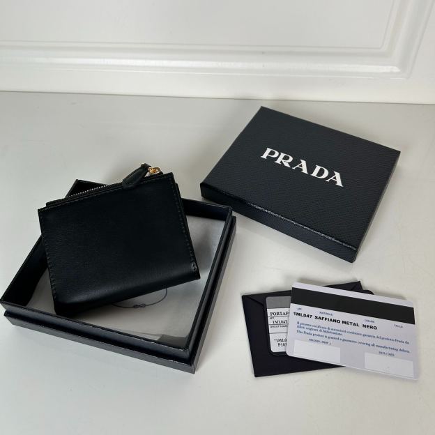 プラダ「Prada」