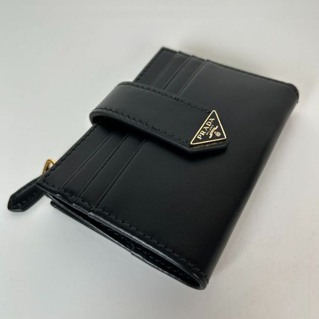 プラダ「Prada」