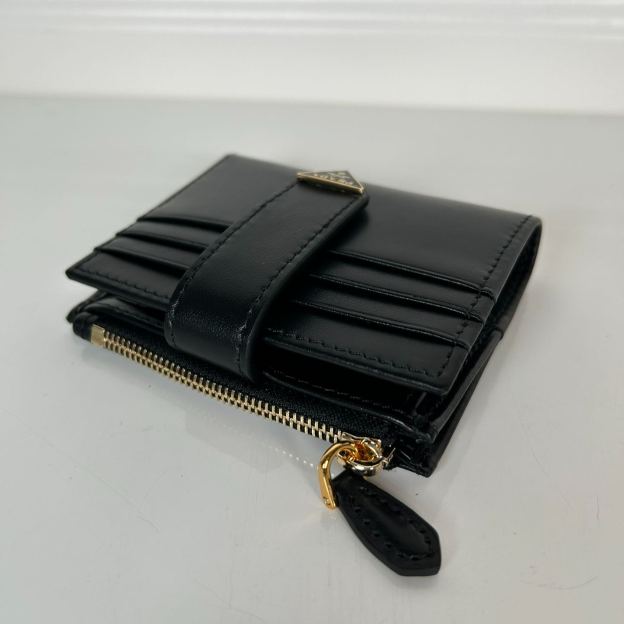 プラダ「Prada」