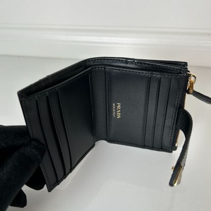 プラダ「Prada」