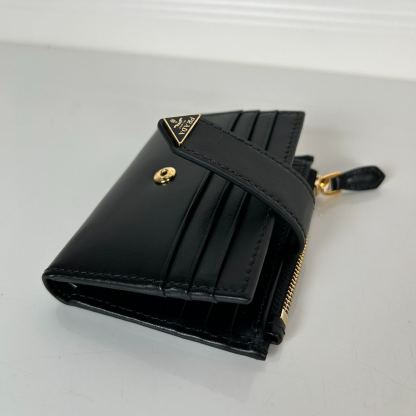 プラダ「Prada」