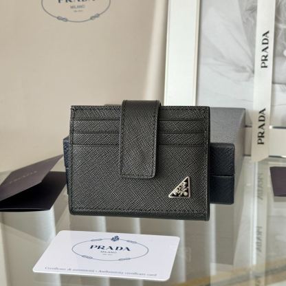 プラダ「Prada」