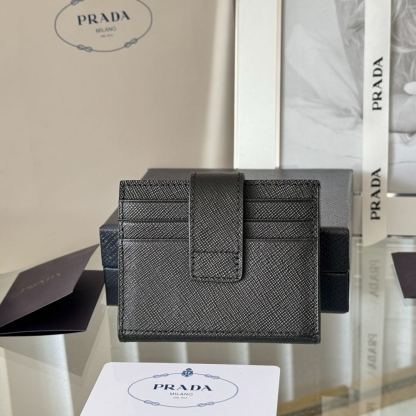 プラダ「Prada」