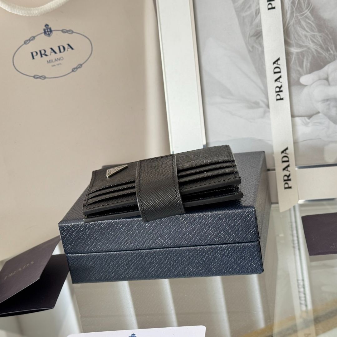 プラダ「Prada」