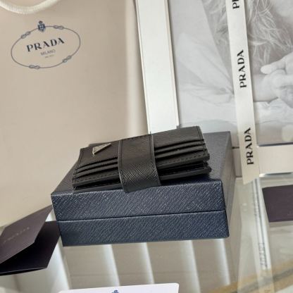 プラダ「Prada」