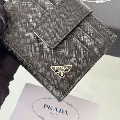 プラダ「Prada」