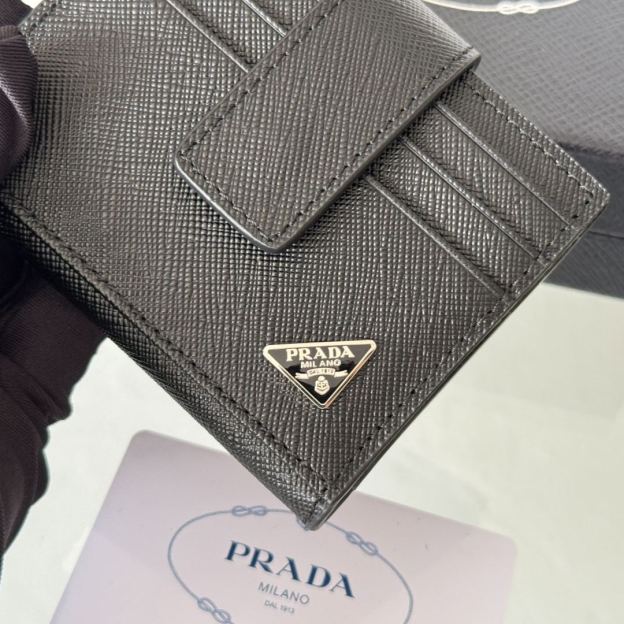 プラダ「Prada」