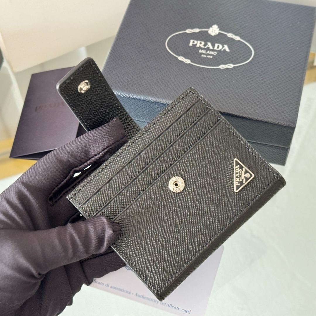プラダ「Prada」