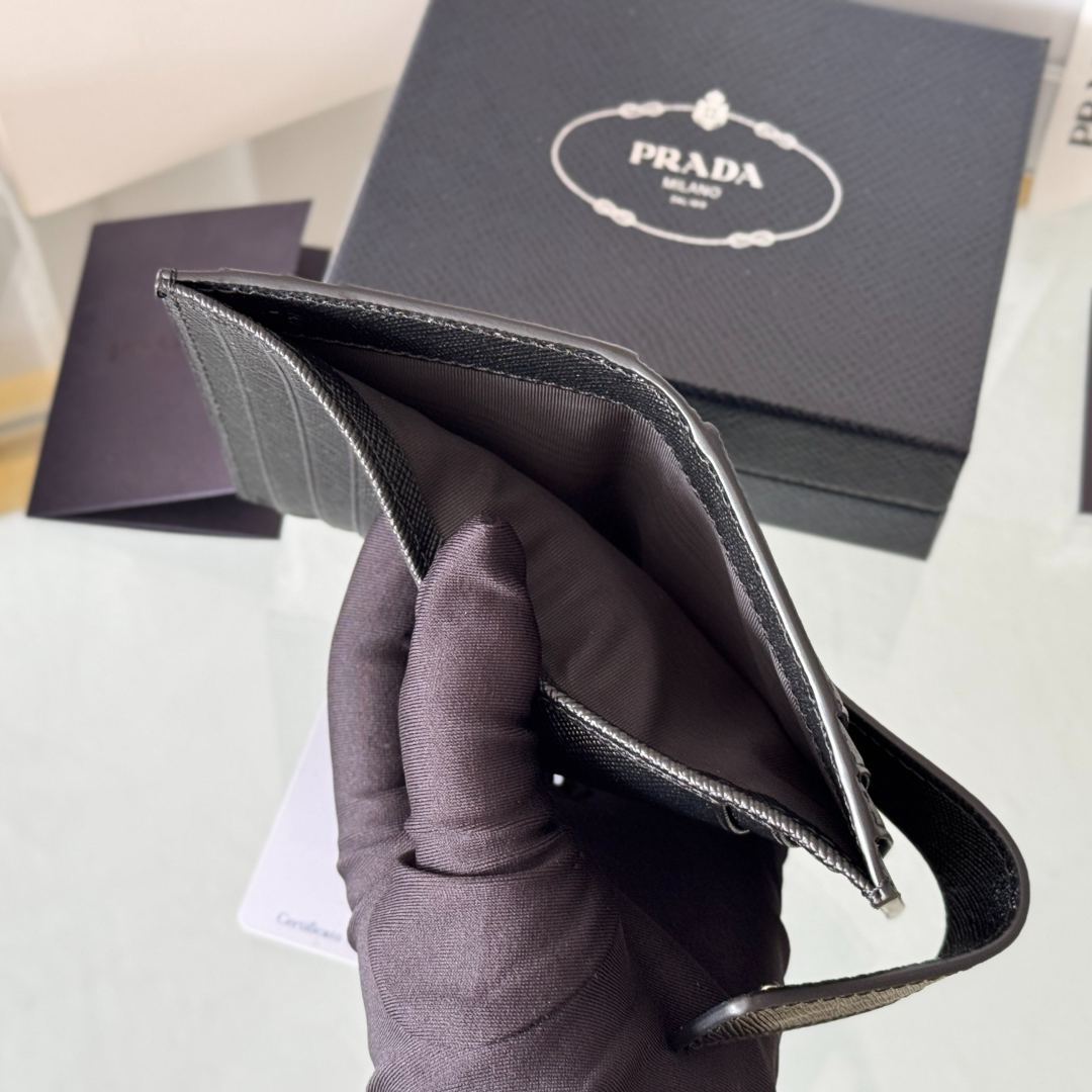 プラダ「Prada」