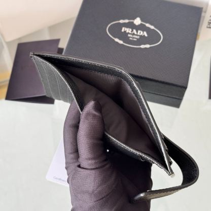 プラダ「Prada」