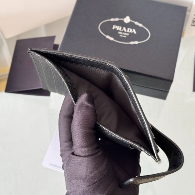 プラダ「Prada」