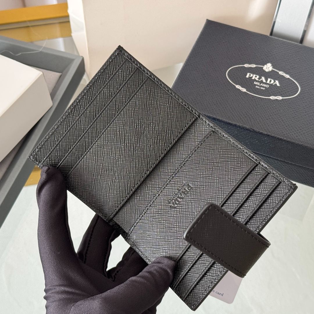 プラダ「Prada」