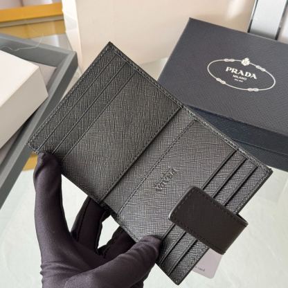 プラダ「Prada」