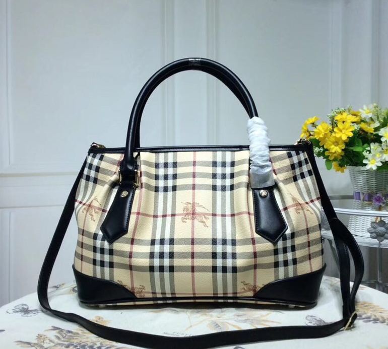 バーバリー「Burberry」アーリースプリング シグネチャー サドルバッグ