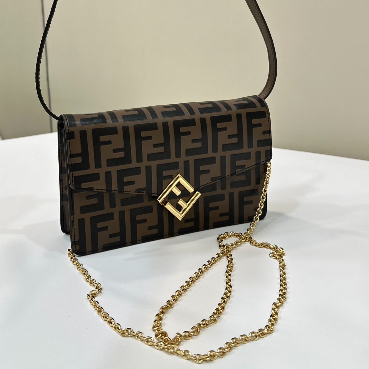 フェンディ「Fendi」