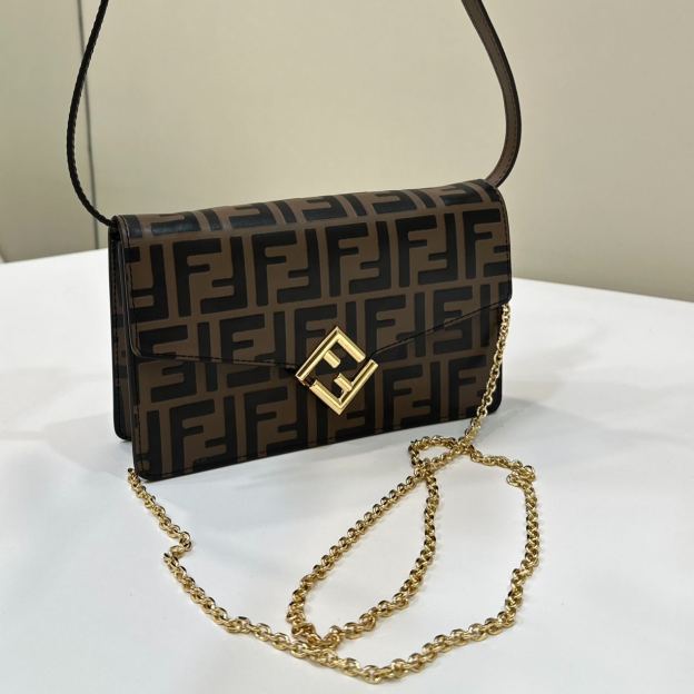 フェンディ「Fendi」