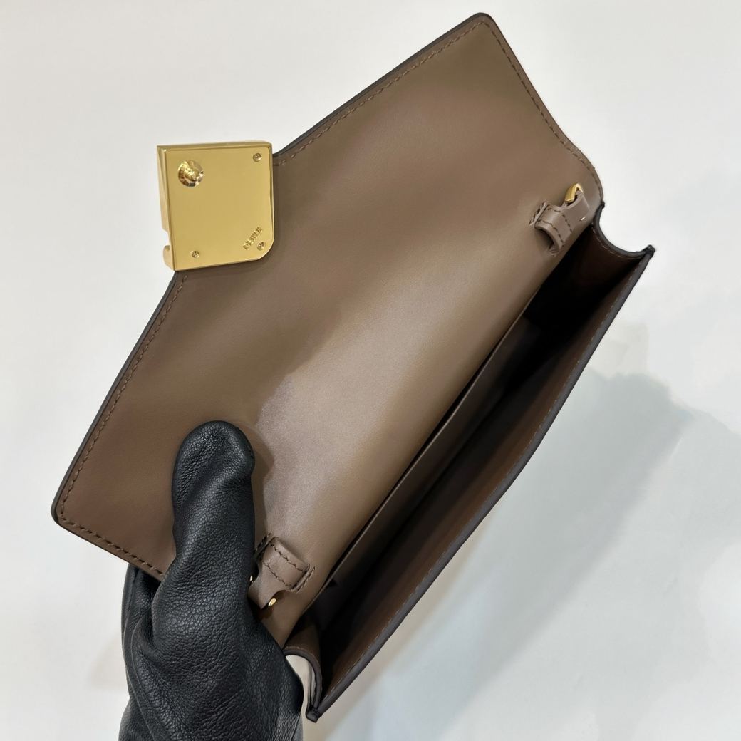 フェンディ「Fendi」