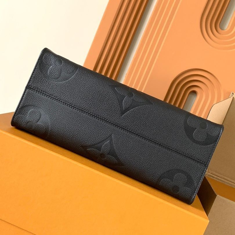 プラダ「Prada」