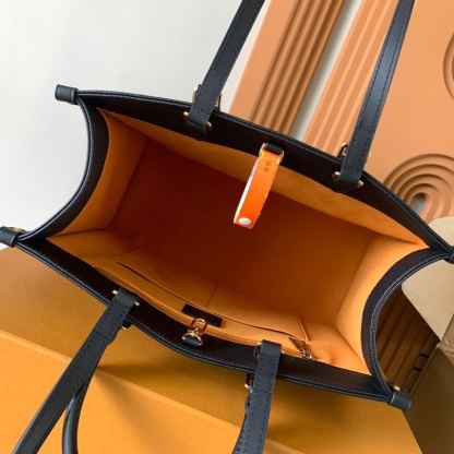 プラダ「Prada」