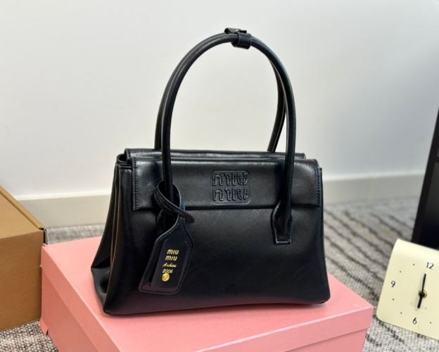 ミュウミュウ「Miu Miu」