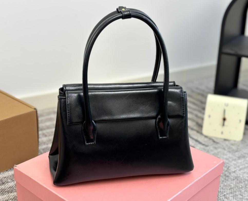 ミュウミュウ「Miu Miu」