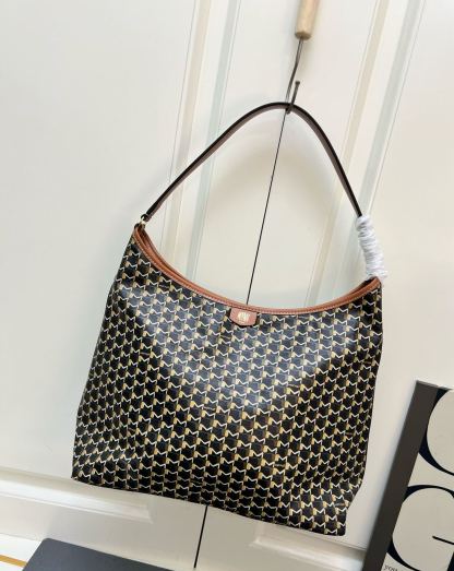 モイナ「Moynat」