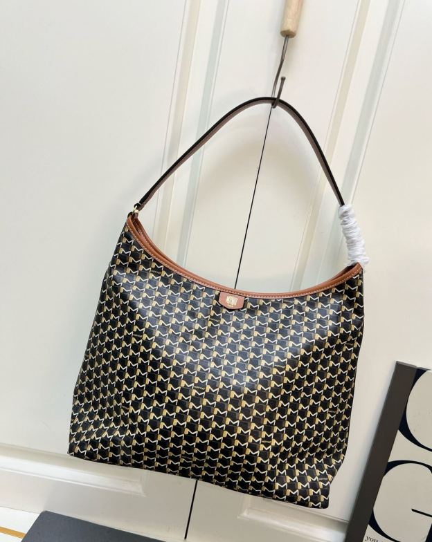 モイナ「Moynat」