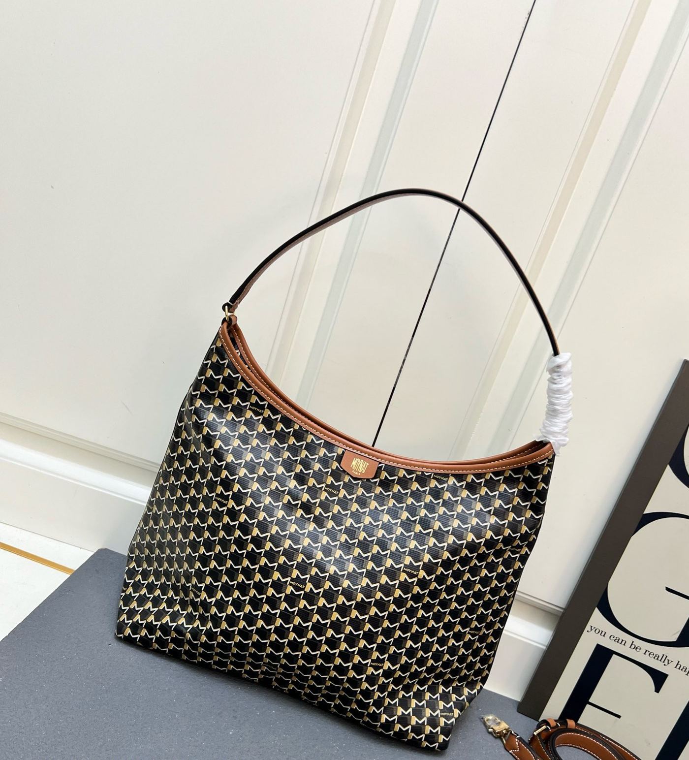 モイナ「Moynat」