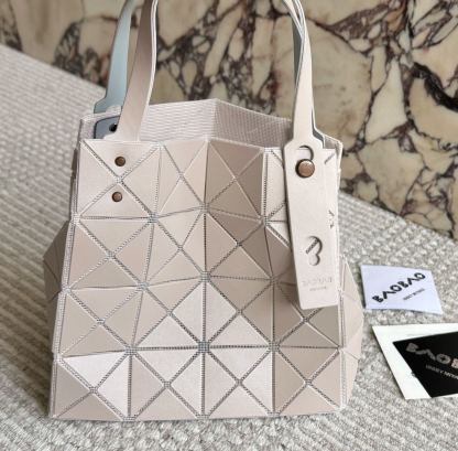 モイナ「Moynat」