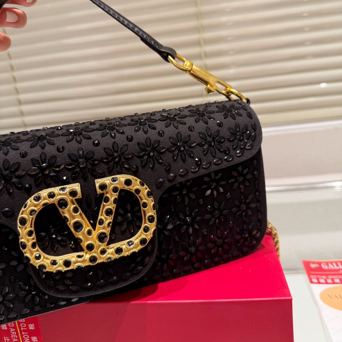 ヴァレンティノ「Valentino」