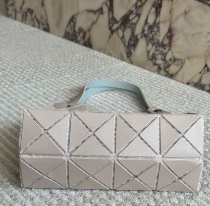 モイナ「Moynat」