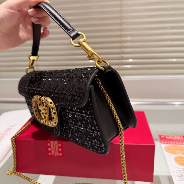 ヴァレンティノ「Valentino」