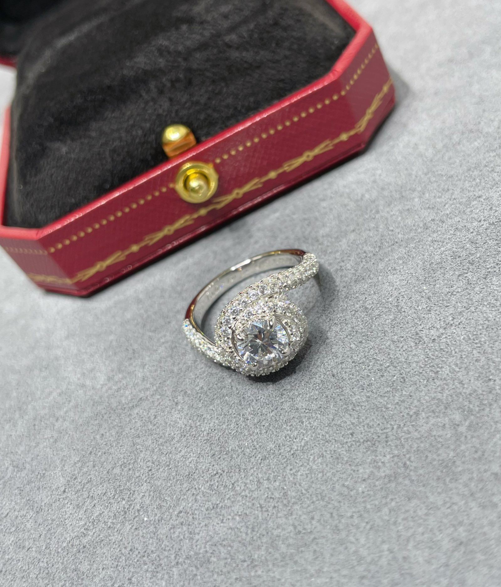 カルティエ「Cartier」