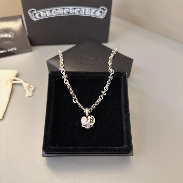 クロムハーツ「Chrome Hearts」ゴシッククロス ペンダントネックレス