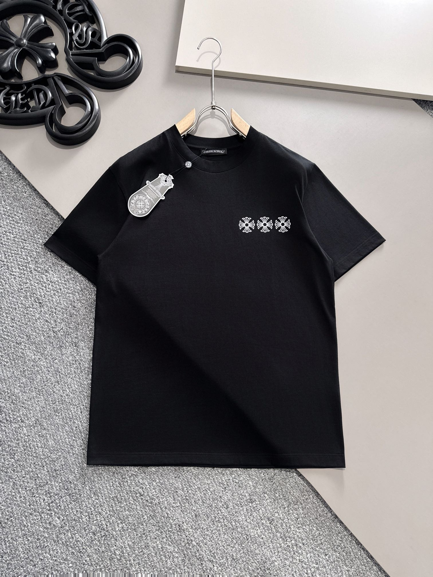 クロムハーツ「Chrome Hearts」プレミアムクルーネックTシャツ