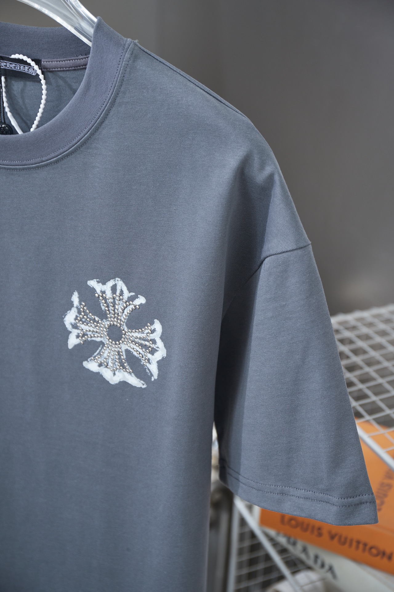 クロムハーツ「Chrome Hearts」プリント&ストーンTシャツ