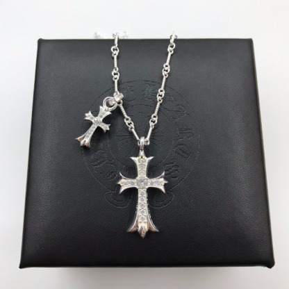 クロムハーツ「Chrome Hearts」フルダイヤモンドダブルクロスペンダント ネックレス