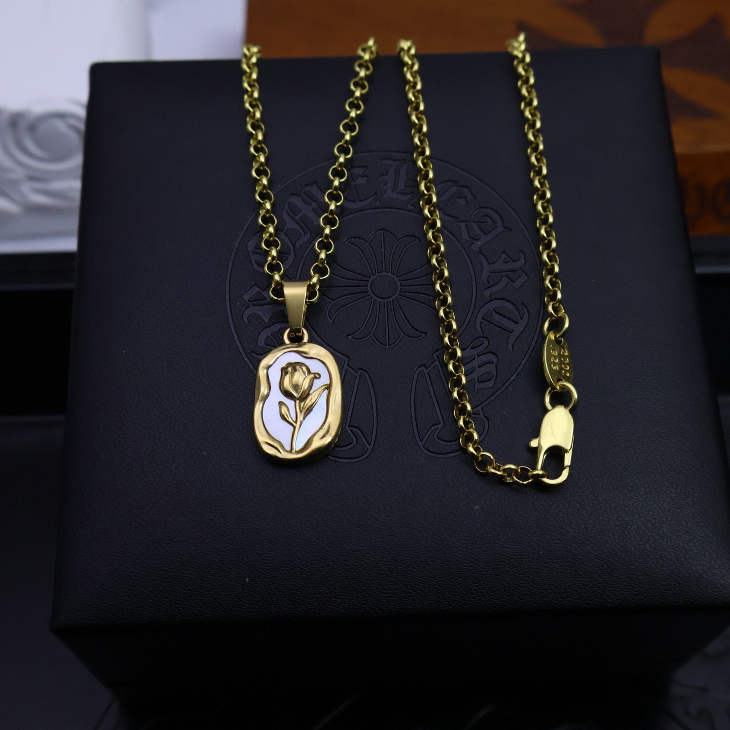 クロムハーツ「Chrome Hearts」ゴシッククロス＆フルール ペンダントネックレス