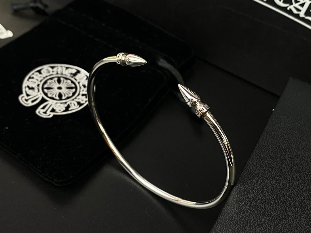 クロムハーツ「Chrome Hearts」Bullet Head Cuff Bracelet