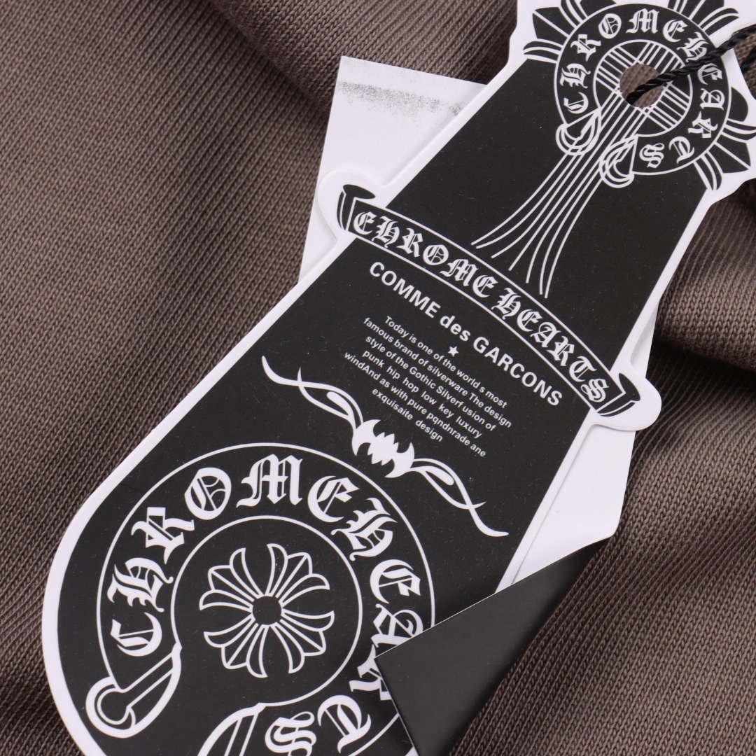 クロムハーツ「Chrome Hearts」レッドクロス ディストレスドTシャツ