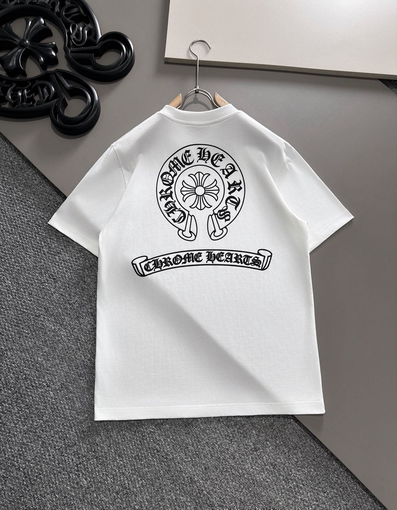 クロムハーツ「Chrome Hearts」プレミアムクルーネックTシャツ