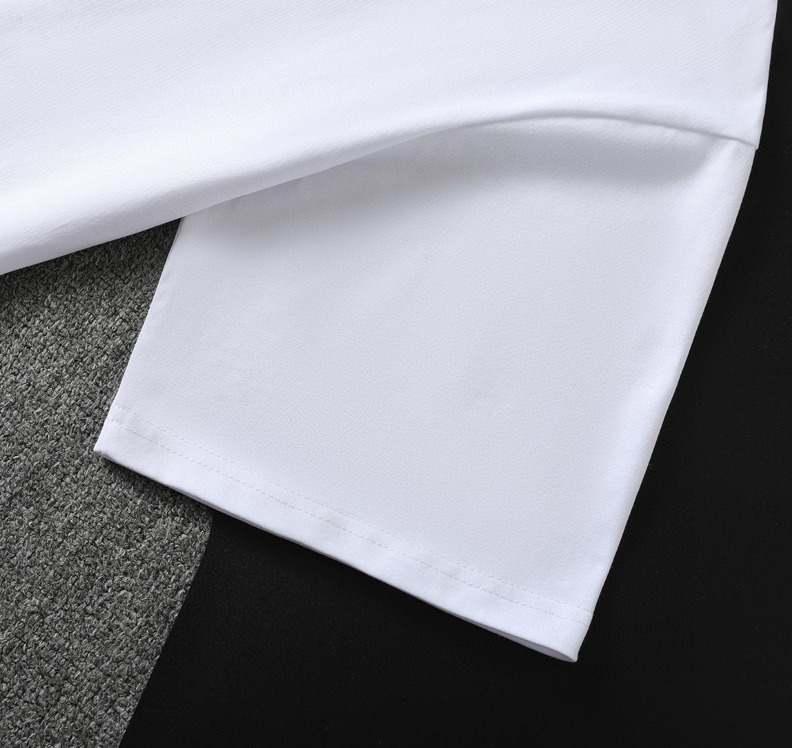 クロムハーツ「Chrome Hearts」ミニマルロゴTシャツ